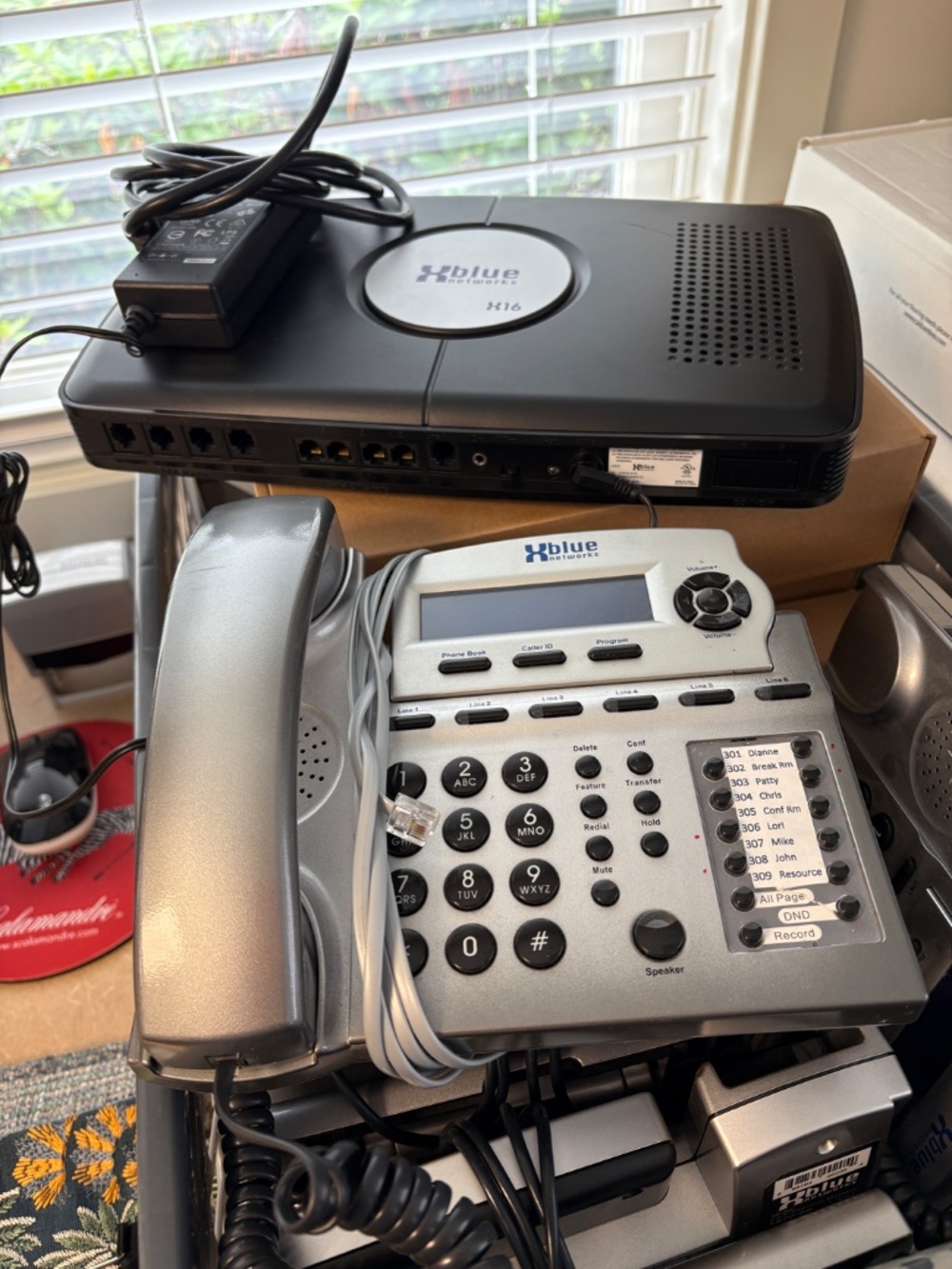 XBLUE  NETWORKS* X16 Multi Line PHONE SYSTEM OFFICE w/ 10 phones and server